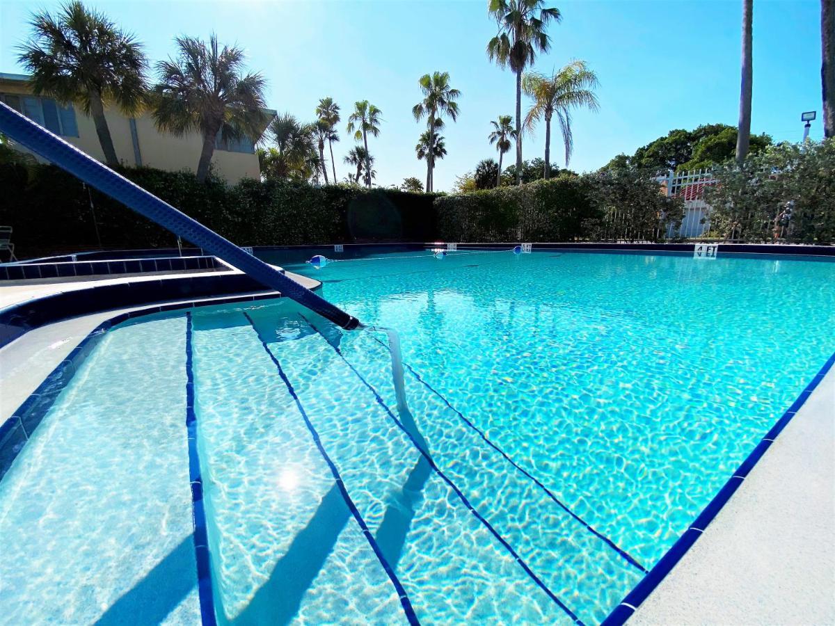 Aparthotel Camelot By The Sea à Tierra Verde Extérieur photo